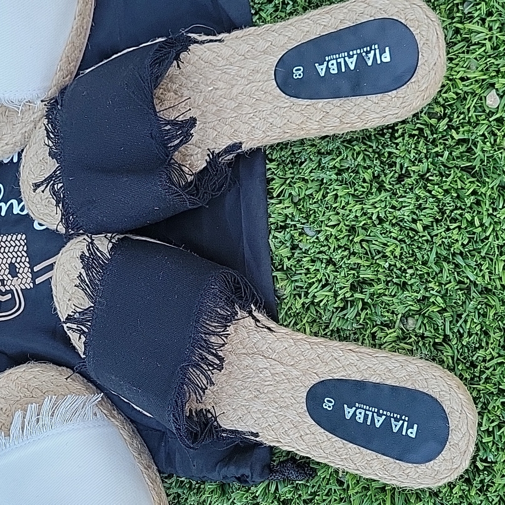 Native Slippers - Picture 2 of 6